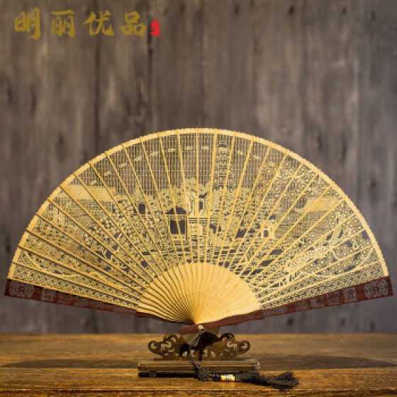 Jiangsu Suzhou sandalwood fan, a non-material cultural heritage craft souvenir folding fan